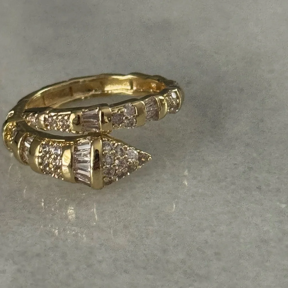 Gold Crystal Snake Wrap Ring
Brand New - Picture 4 of 5